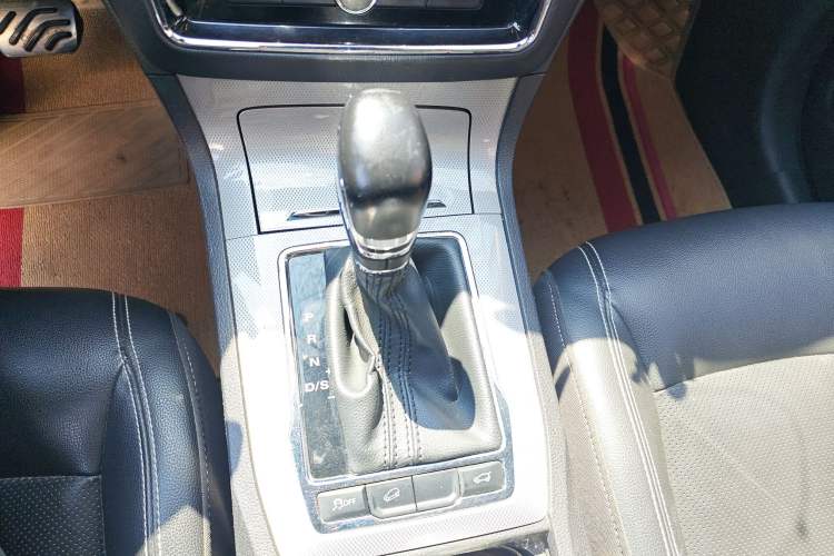 Used Roewe RX5 2016 30T Two-Wheel Drive Automatic Internet Smart Edition