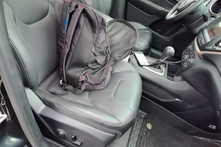 Used Jeep Cherokee 2016 2.0L Superior Edition Right Front Seat