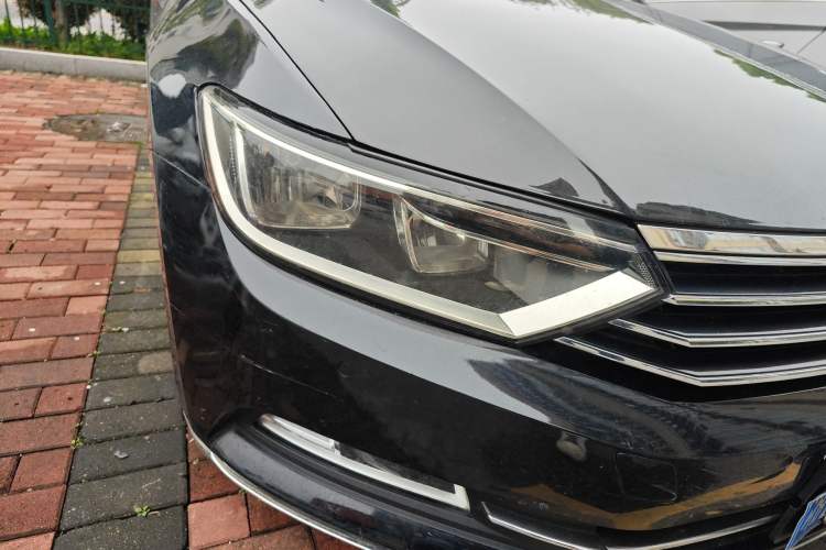 Used Volkswagen Magotan 2018 280TSI DSG Leading Model Right Front Headlight