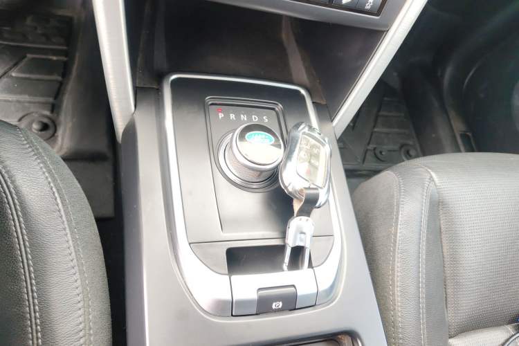 Used Land Rover Discovery Sport 2016 2.0T HSE Gear Lever