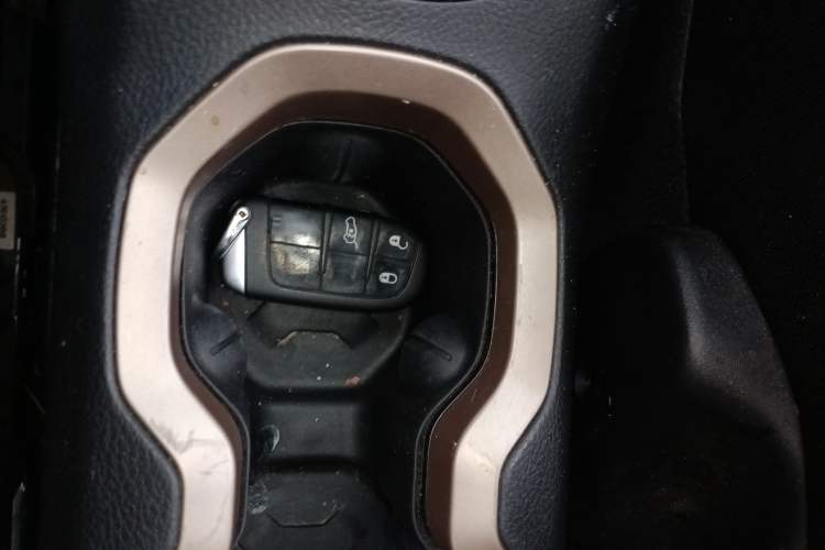 Used Jeep Renegade 2018 Connected Large Screen Version 180T Automatic Jingneng Version Vehicle Key