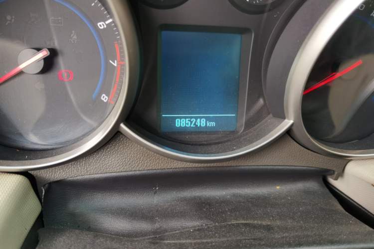 Used Chevrolet Cruze 2015 1.5L Manual Elite Edition Odometer Close Up