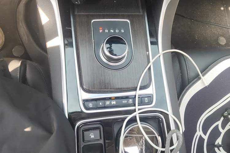 Used Jaguar XFL 2018 XFL 2.0T 200PS Elite Edition Gear Lever