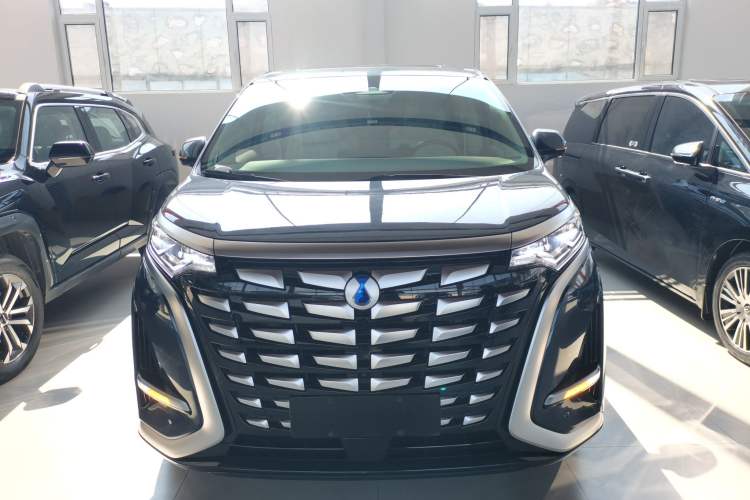 Used Denza D9 2022 DM-i 1040 Prestige Model
