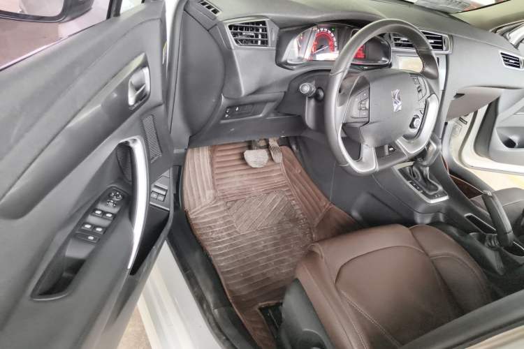 Used DS 5LS 2015 1.6T Style Edition THP160 Driver Seat