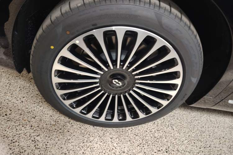 Used Hima AITO M9 2025 Extended-Range Ultra Version 52 kWh 6-Seater