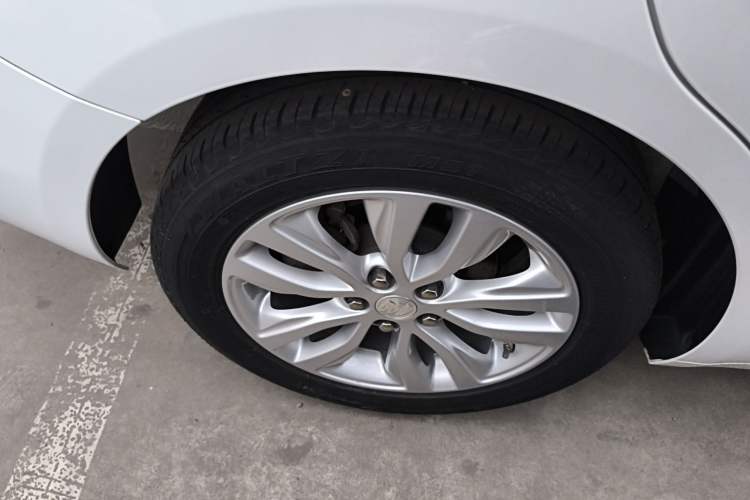 Used Buick GT 2021 Exemplar 1.5L Automatic Elite Version Right Rear Wheel Hub