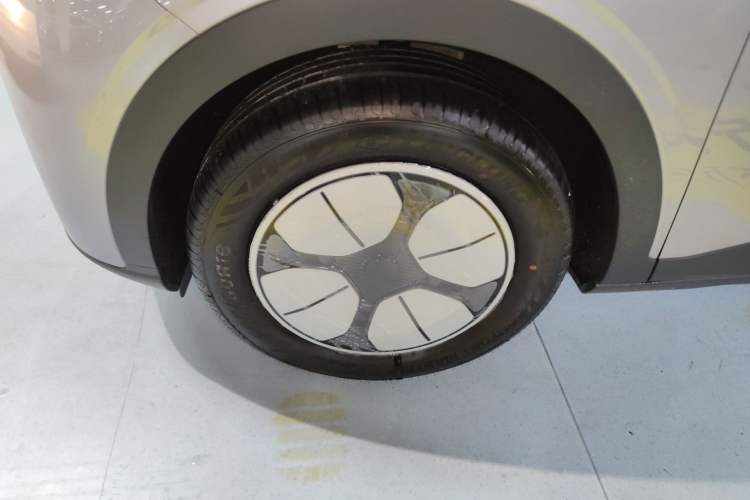 Used Geely Galaxy Geome 2026 Model 310km Youth Edition Left Front Wheel Hub