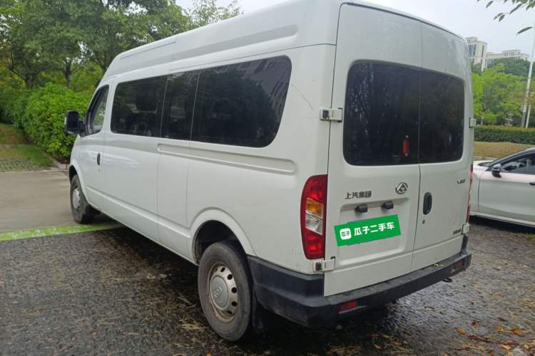 Used SAIC MAXUS Xintu V80 2019 2.5T Classic Model 6-Speed Manual Aotong Long Wheelbase Mid-Height 7-Seater