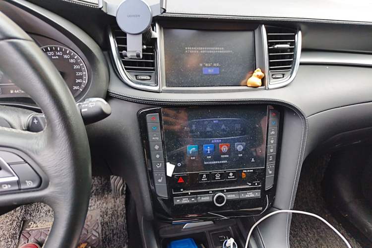 Used Infiniti QX50 2018 2.0T Four-Wheel Drive Elite Edition Audio And AC Panel