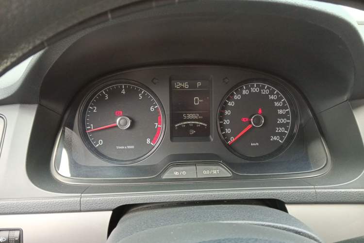 Used Volkswagen Gran Lavida 2013 1.6L Automatic Fashion Model