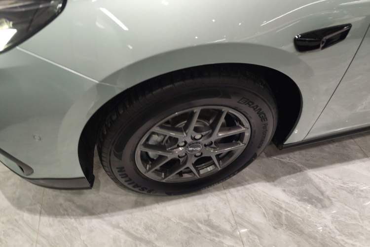 Used BYD Seal 06 New Energy 2025 DM-i Smart Drive 80KM Luxury Model Left Front Wheel Hub