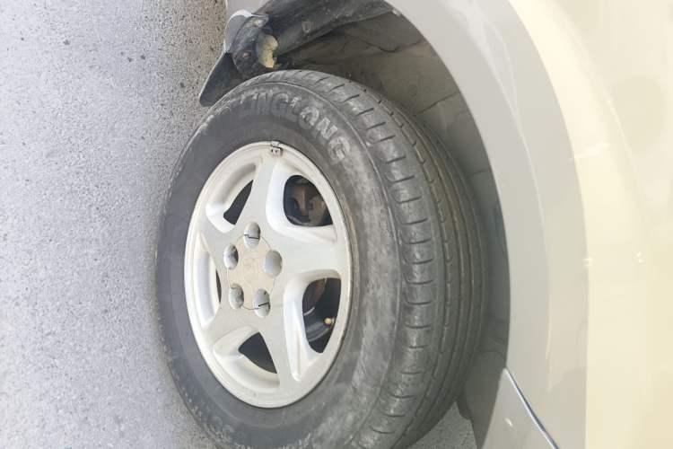 Used FORTHING Lingzhi 2015 M3 1.6L 7-Seater Standard Model Right Front Wheel Hub