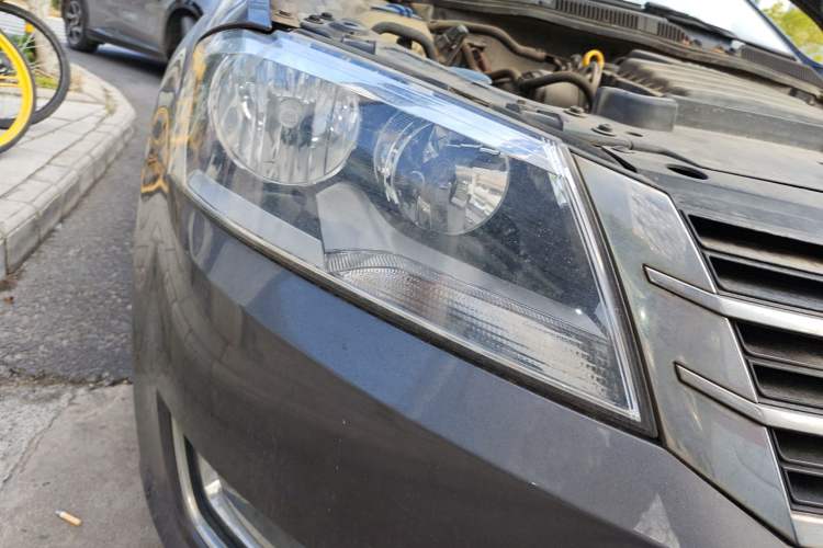 Used Volkswagen Lavida 2013 Restyled Classic 1.6L Manual Comfort Edition Right Front Headlight