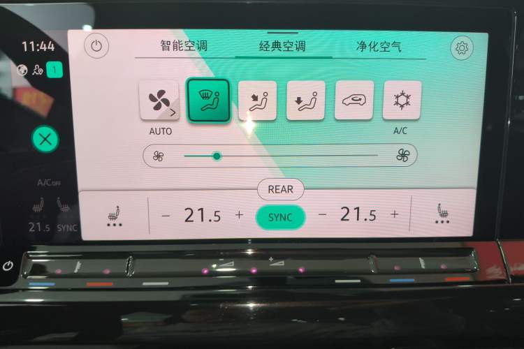 Used Volkswagen Golf 2023 280TSI DSG R-Line Lite Audio And AC Panel