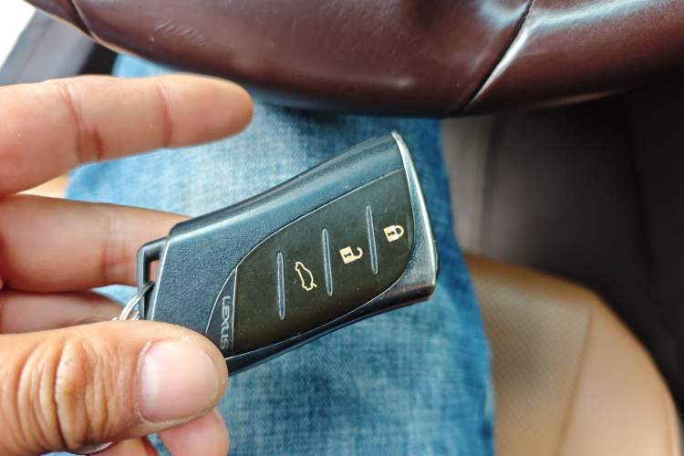 Used Lexus ES 2018 300h Premier Edition China VI Standard