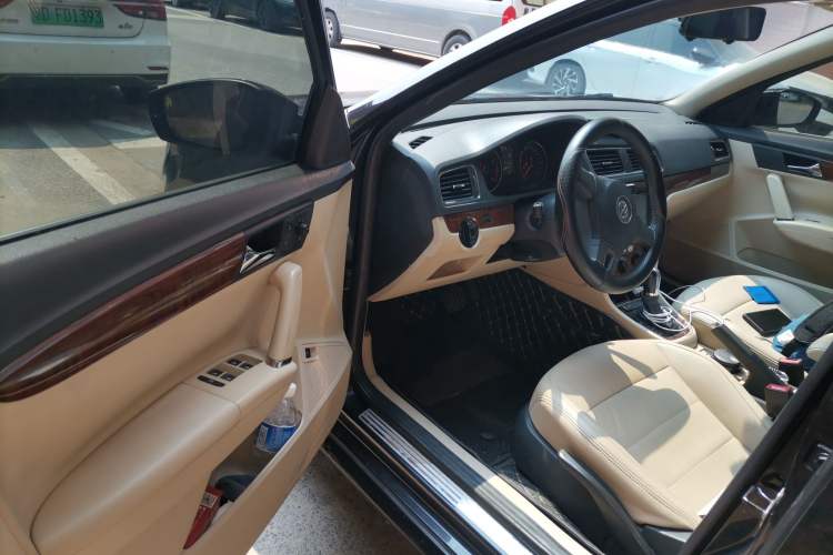 Used Volkswagen Lavida 2014 1.6L Automatic Sport Edition Driver Seat