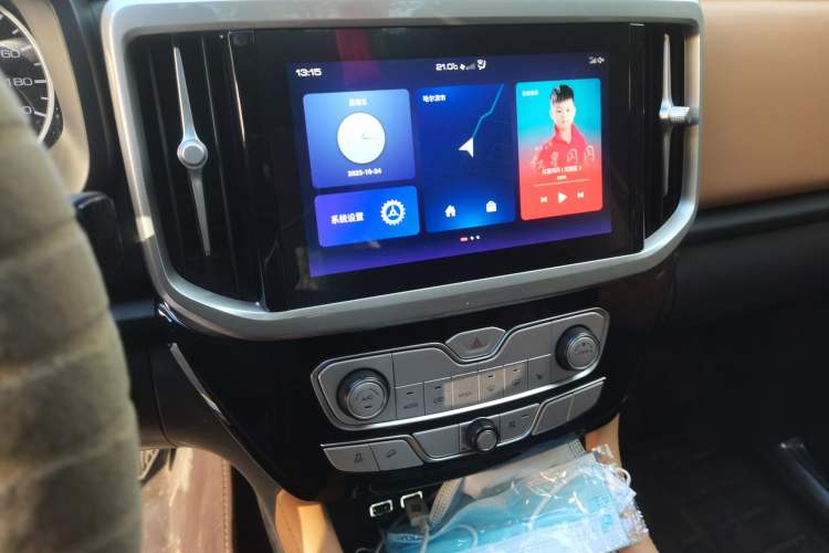 Used Great Wall Poer 2021 2.0T Global Version Automatic Diesel 4x4 Sporty Standard Cab GW4D20M Audio And AC Panel