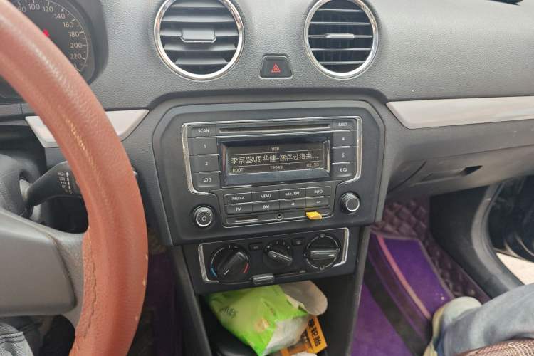 Used Volkswagen Jetta 2015 1.6L Manual Comfort Model Audio And AC Panel