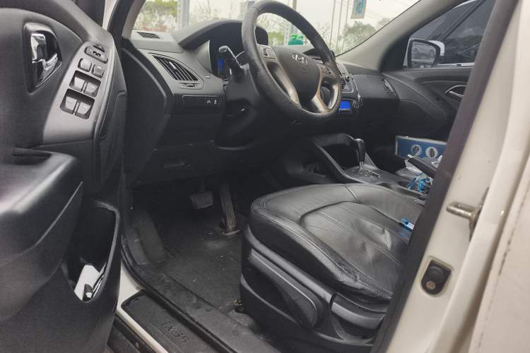 Used Hyundai ix35 2010 2.0L Automatic Two-Wheel Drive Elite Edition GLS Driver Seat