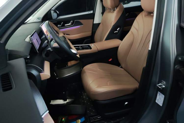 Used Chery Tiggo 8 L 2024 2.0T Two-Wheel Drive Prestige Version 5 Seats
