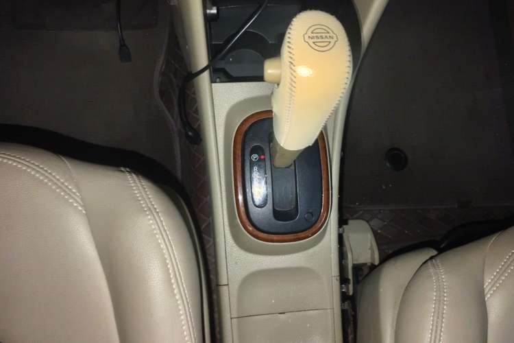 Used Nissan Sylphy 2012 Classic 1.6XE Automatic Comfort Edition Gear Lever