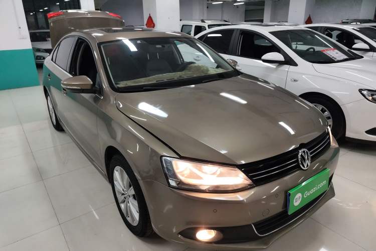 Used Volkswagen Sagitar 2014 Revised Version 1.4TSI Automatic Luxury Edition Front Right 45 Deg