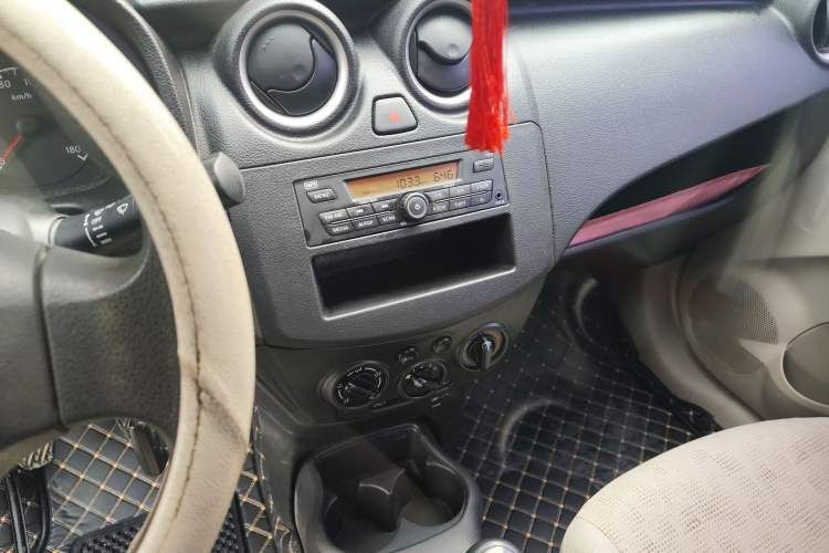 Used Venucia R30 2014 1.2L Manual Comfort Edition