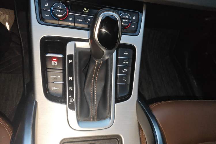 Used Geely Auto Emgrand X7 Sport 2016 1.8TD Automatic ZhiZun Version Gear Lever