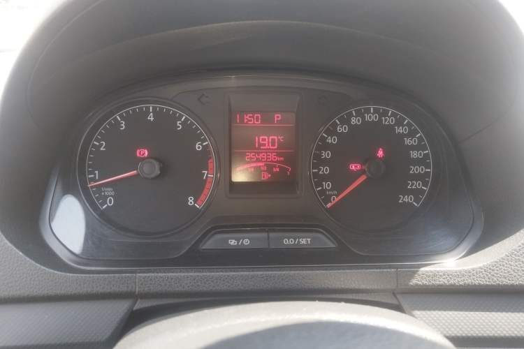 Used Volkswagen Jetta 2015 1.6L Automatic Fashion Model Instrument Cluster