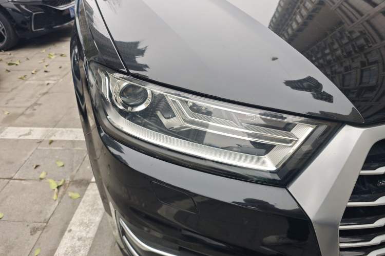 Used Audi Q7 
