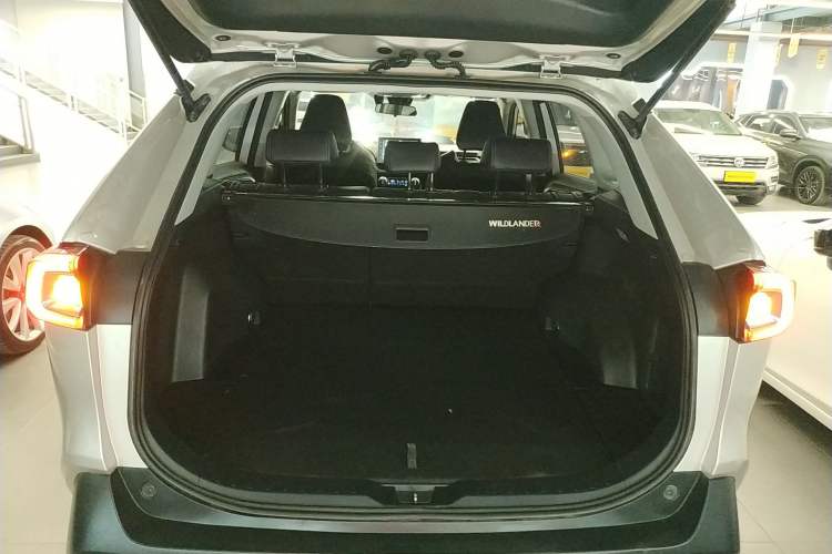 Used Toyota Wildlander 2021 2.0L CVT 4x4 Luxury Edition
