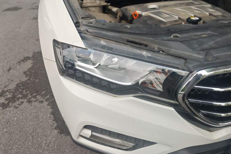 Used Haval H6 Coupe 2015 Blue-Label 2.0T Manual Two-Wheel Drive Prestige Model Right Front Headlight