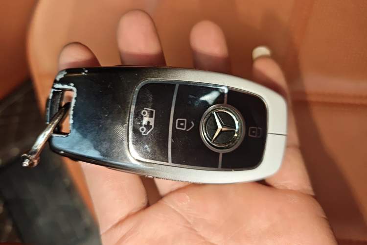 Used Mercedes-Benz Vito 2024 2.0T Business Version 7 Seats Vehicle Key