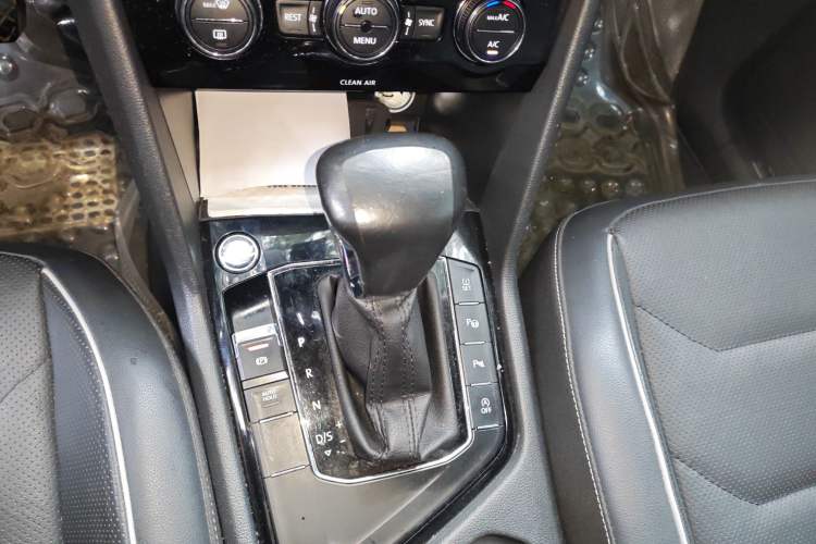 Used Volkswagen Tiguan L 2017 330TSI Automatic Two-Wheel Drive Flagship Edition Gear Lever