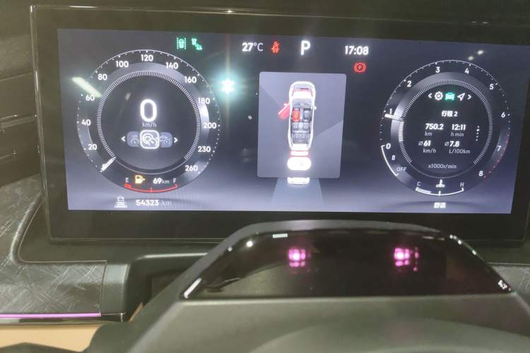 Used Lynk & Co 09 2021 2.0T Halo Six-Seater