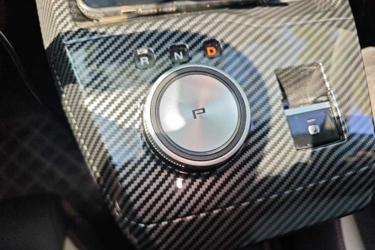 Used MG 4 EV 2022 520 km Flagship Edition Gear Lever