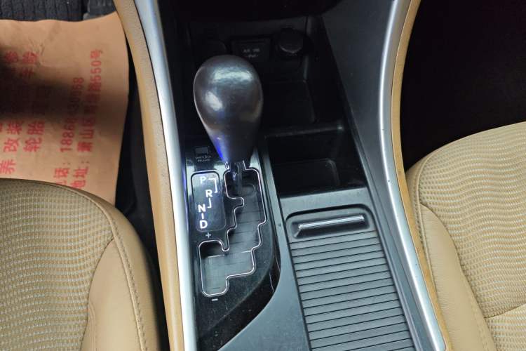 Used Hyundai Sonata 2011 2.0L Automatic Leading Edition Gear Lever