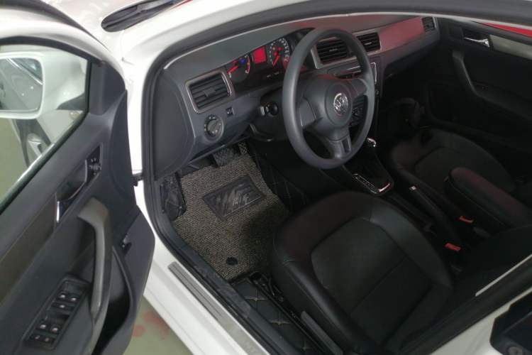 Used Volkswagen Santana 2015 1.6L Automatic Comfort Edition Driver Seat