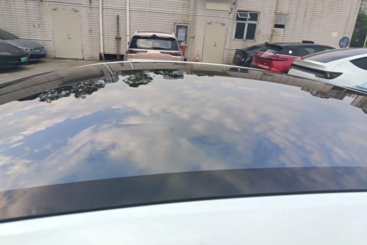 Used Tesla Model Y 2025 Long-Range All-Wheel-Drive Version
