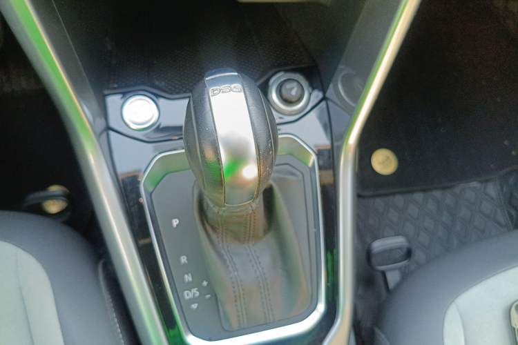 Used Volkswagen T-ROC 2020 280TSI DSG Two-Wheel Drive R-Line Pro
