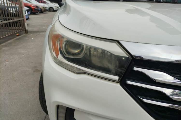 Used GAC Trumpchi GS4 2017 200T G-DCT Two-Wheel Drive Elite Edition Right Front Headlight