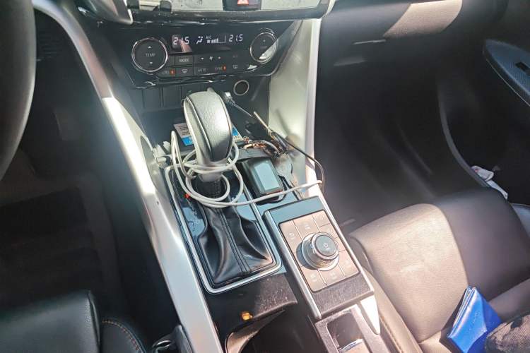 Used Mitsubishi Eclipse Cross 2018 1.5T CVT Two-Wheel Drive Belief Edition Gear Lever