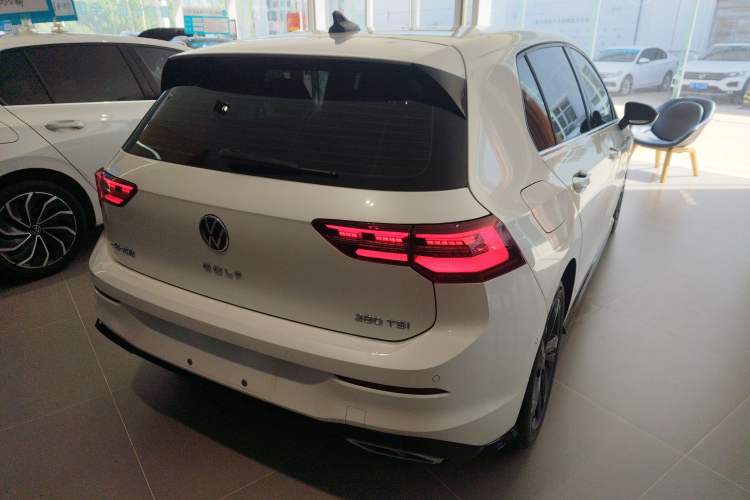 Used Volkswagen Golf 2023 Facelift 280TSI DSG R-Line Lite
