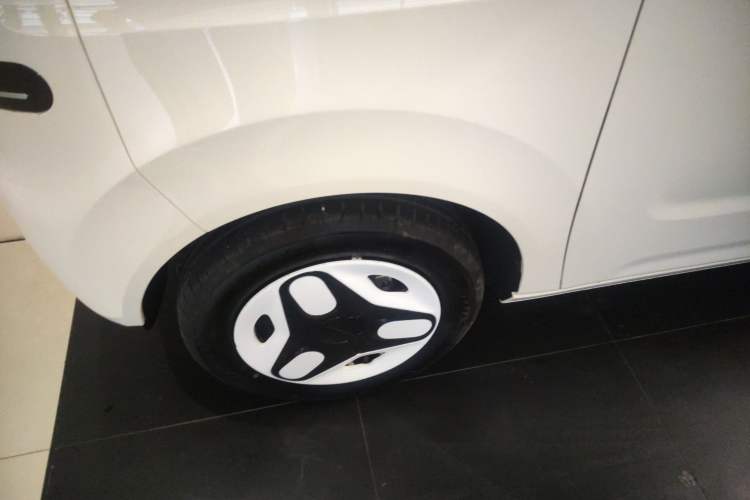 Used Geely Galaxy Panda 2025 210 km – Yuanqi Bear Left Front Wheel Hub