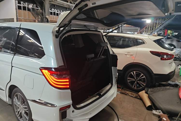 Used Honda Elysion 2019 2.0L Hybrid Luxury Edition