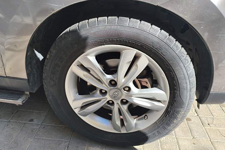 Used Hyundai ix35 2010 2.0L Automatic Two-Wheel Drive Elite Edition GLS Right Front Wheel Hub