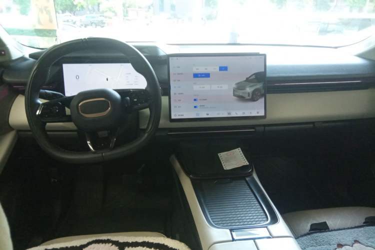 Used Lynk & Co 08 EM-P 2023 220km All-Wheel-Drive Performance Halo Steering Wheel