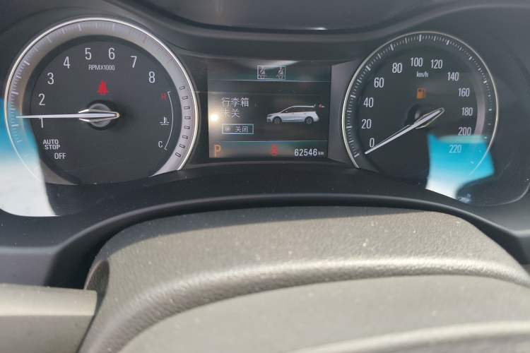 Used Buick GL6 2018 18T 6-Seater Luxury Model Odometer Close Up