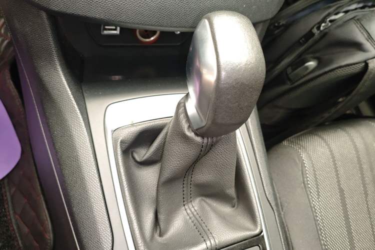 Used Peugeot 308S 2015 1.2T Automatic Jingchi Edition Gear Lever